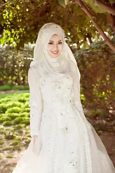 Plus größe langen Ärmeln Hohe Muslimischen Spitze Perlen kristalle ausgestattet auf Islamischen Hohe Qualität Brautkleid 2021 Bespoke Hochzeit Kleider