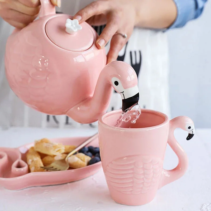 BOZZH Ceramic Tea Set Creative Flamingo Teapot Drinking Tea Cup Sets Water Coffee Cup Fruit Juice Mugs Set Teaware