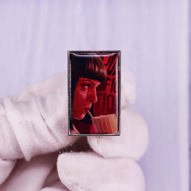 Mia Wallace Peruk: Pulp Fiction’den Gelen Bu Şık ve Akılda Kalıcı Düğme Neden Herkesin Moda Listesinde?