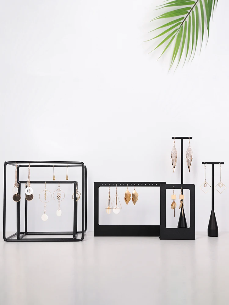 

Geometric Black Metal Earrings Display Stand Jewelry Display Holder Stud Drop Earrings Display Rack