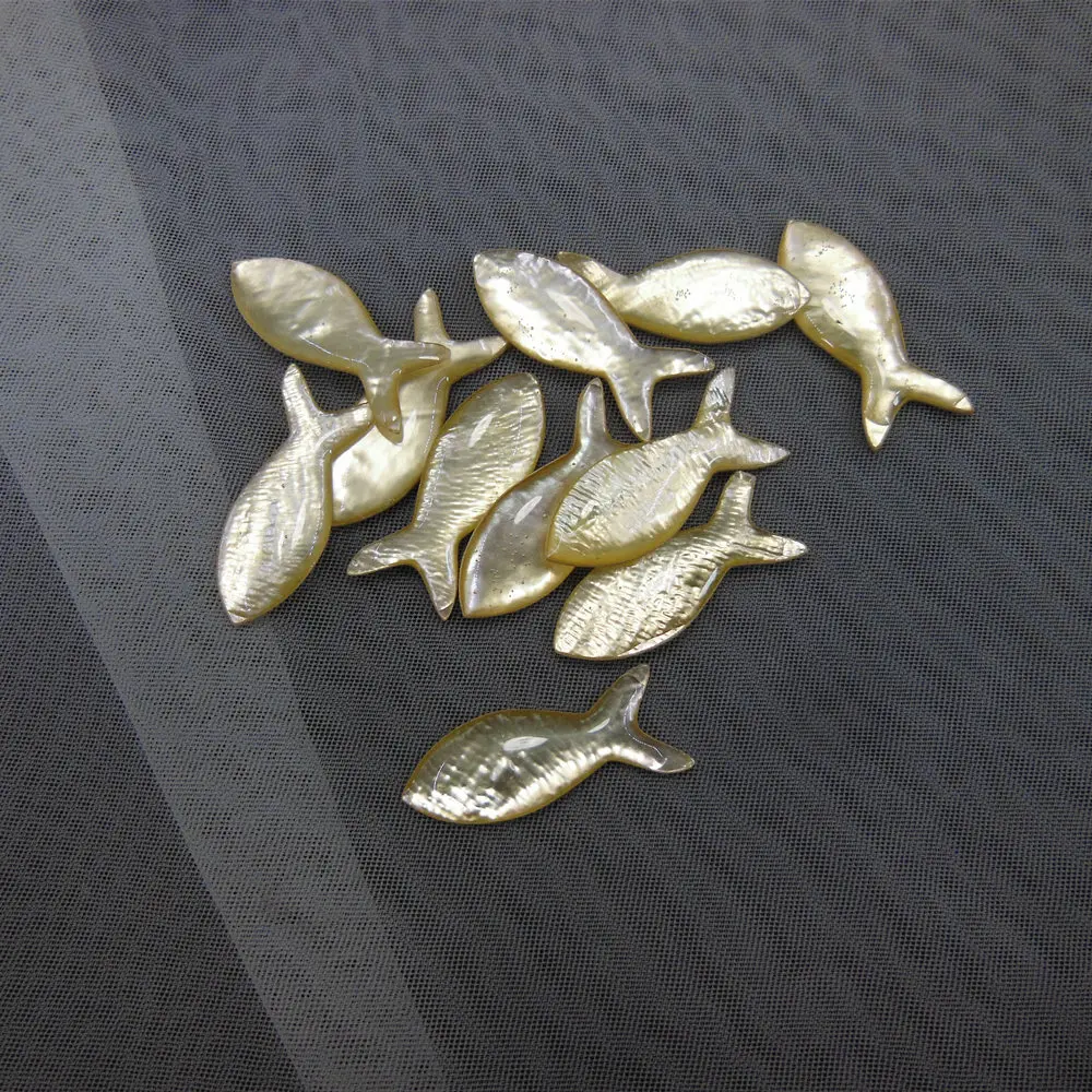 10pc 26x10mm Capic Shell Fish 3d Carved Natural Mother Of Pearl Shell Beads DIY Findings Loose Bead For Jewelry Making DYL0015