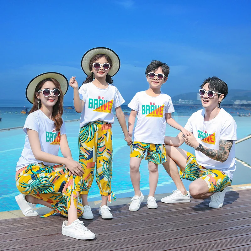 

Summer Family Matching Clothes Mother and Daughter Father and Son Seaside Beach Set T-shirts and Shorts Matching Couple Outfits