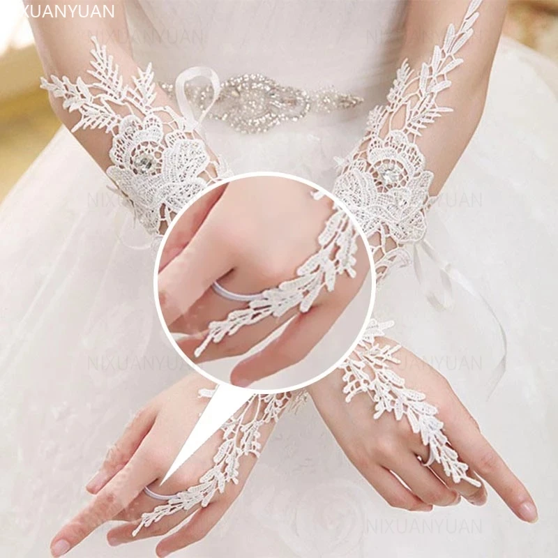 Wholesale Elegant White Lace Long Bridal Gloves Crystal Fingerless Elbow Wedding Gloves for Bride Women Wedding Accessories