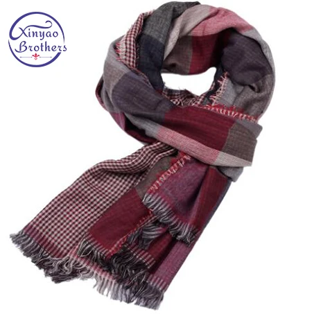 Manufacturers selling 2019 men plaid wrinkle scarf Autum Winnder double sided fringe scarves wholesale men's scarf