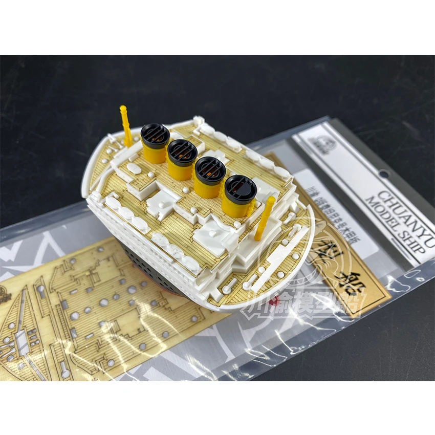 Meng MOE-001 Royal Mail Ship Titanic Q Edition Plastic Assembly Model Kit and Wooden Deck