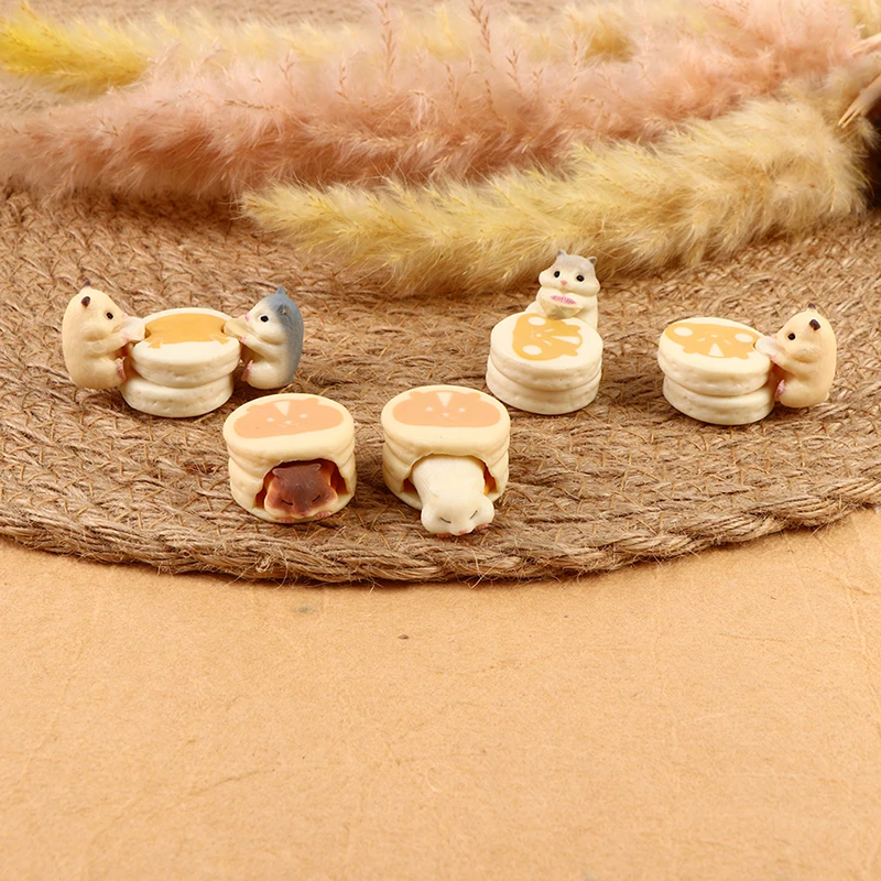 1pc Hamster Mouse Eatting Desserts Hamburger Food Mini Decoration Figure Toys Dolls 2*1.5/1.5*2.5cm random styles