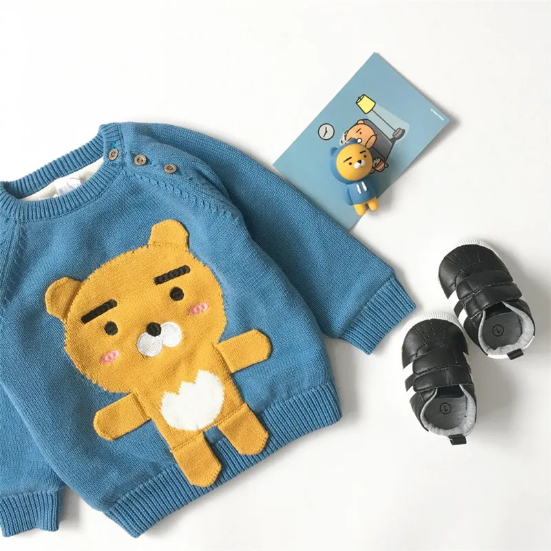 

Tonytaobaby New Winter Style Boys and Girls Blue Lion Hand Embroidered Three Dimensional Plush Sweater