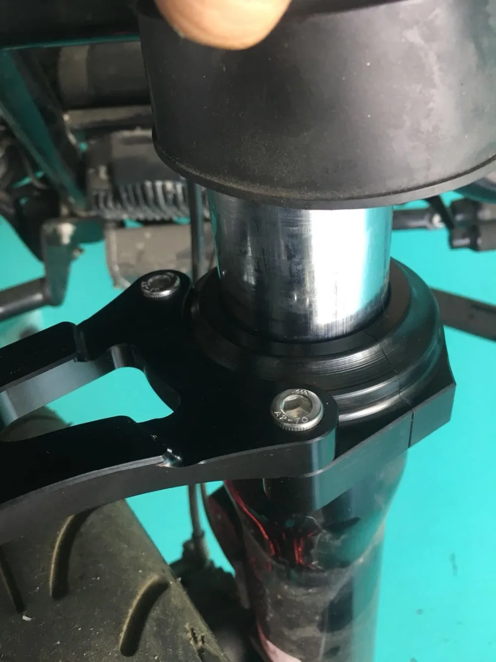 BIKINGBOY 49mm Gabelhalterung Super Glide FXD 07-10 FXDC 07-14 Street Bob FXDB 2007-2017 Low Rider FXDL 07 08 09 14 15 16 17 – Detail 8