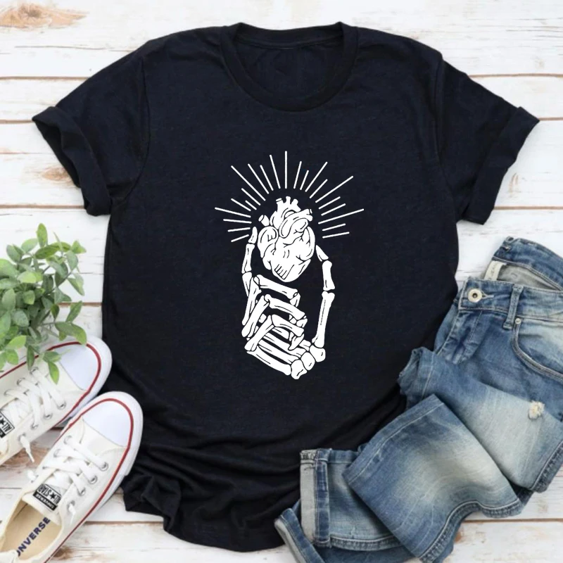 

Skeleton Hand With Heart T-shirt Aesthetic Unisex Grunge Goth Top Tee Shirt Funny Women Graphic Witch Tshirt