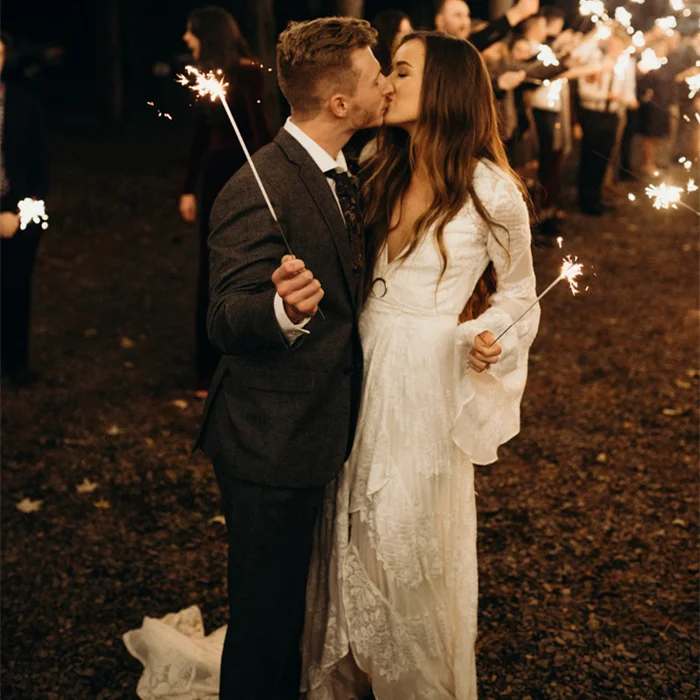 Abiti da sposa in pizzo FATAPAESE con scollo a v profondo manica svasata divisa lungo treno campagna abiti da sposa Robe De Mariee