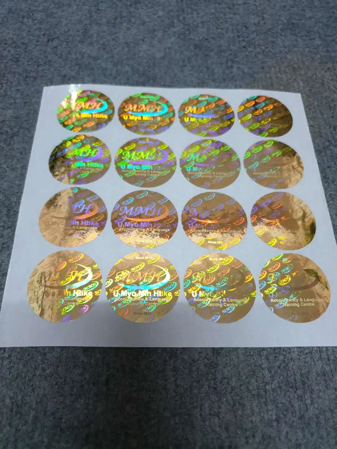 

High quality custom design silver foil security 3D hologram sticker with serial number