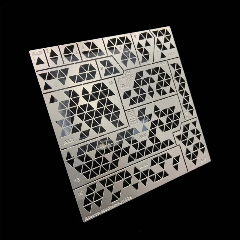 

1/35 1/100 Scale Triangle Digital Camouflage Stenciling Template Leakage Spray for Gundam Military Model Tools