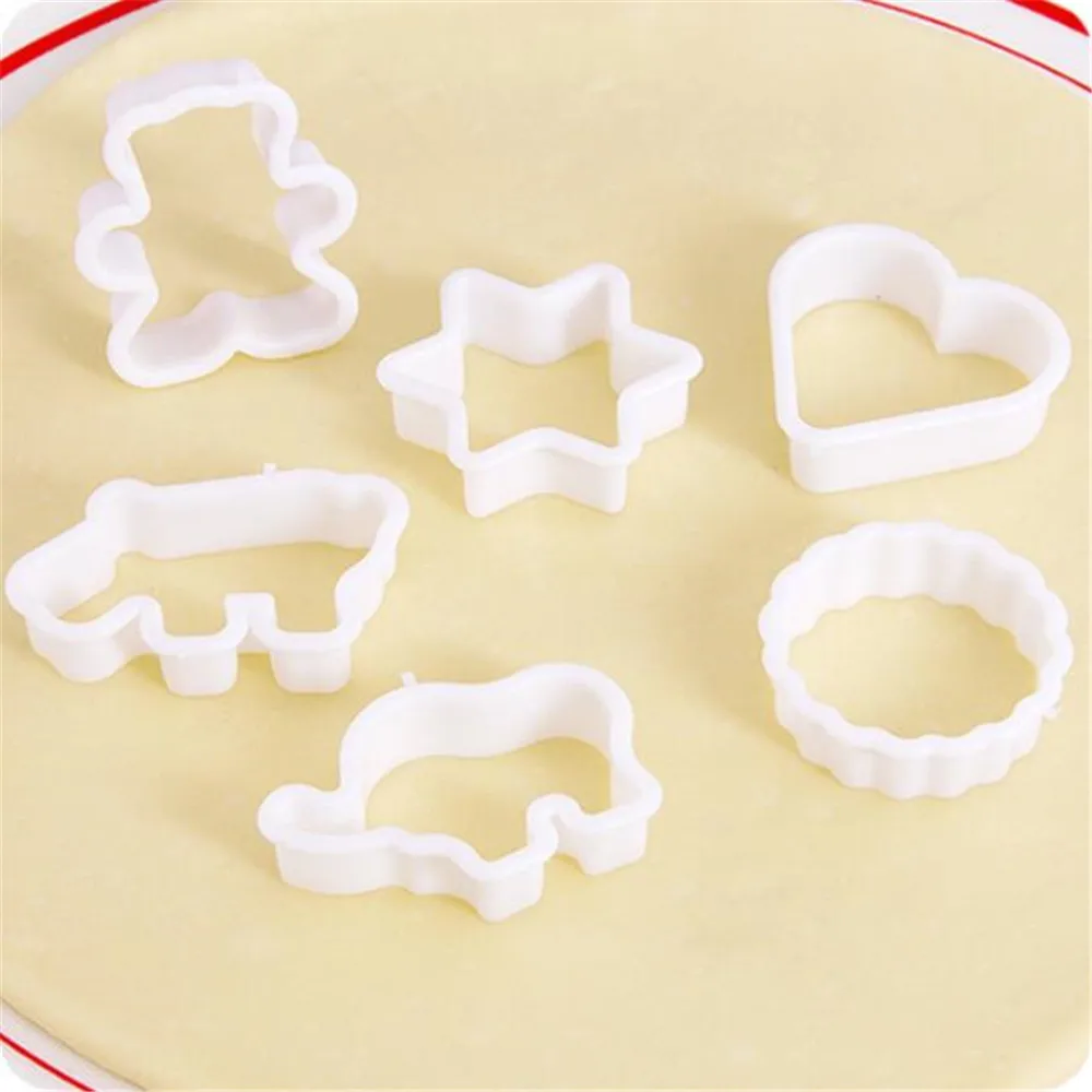 6pcs/set Christmas Cookie Cutter Tools Stainless Steel Gingerbread Men Shaped Holiday Biscuit Mold Kitchen Cake Decorating Tool