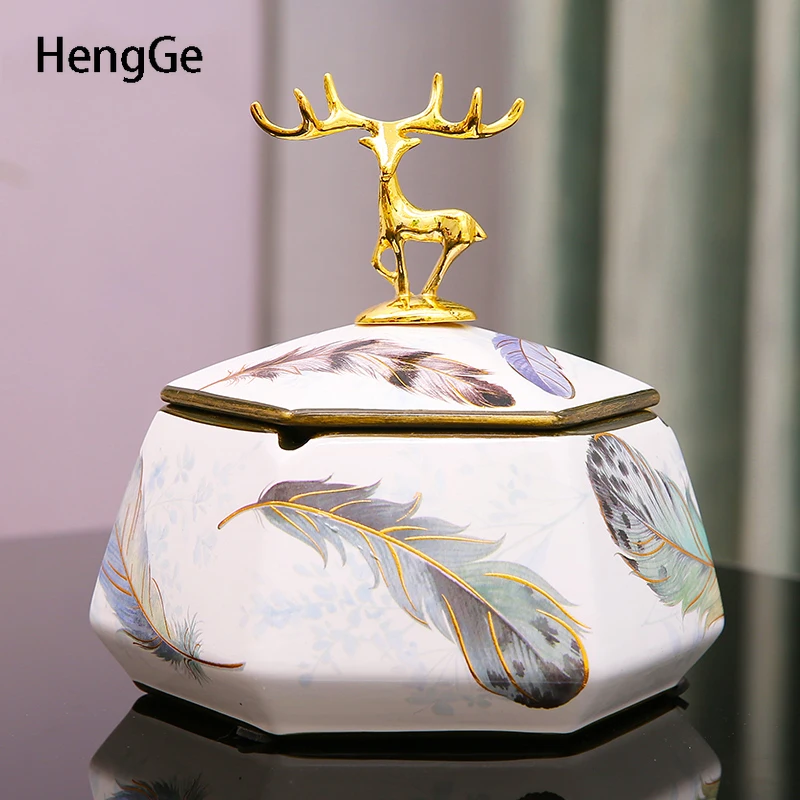 

American Light Luxury Ceramic Ashtray with Lid Painted Craft Living Room Desktop Anti-fly Ash Ashtray Ornament Golden Elk Handle