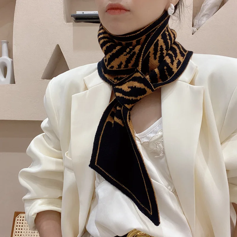 2024 new knitted scarves new design stripe luxury brand scarves winter scarves warm long thin scarves women's scarves