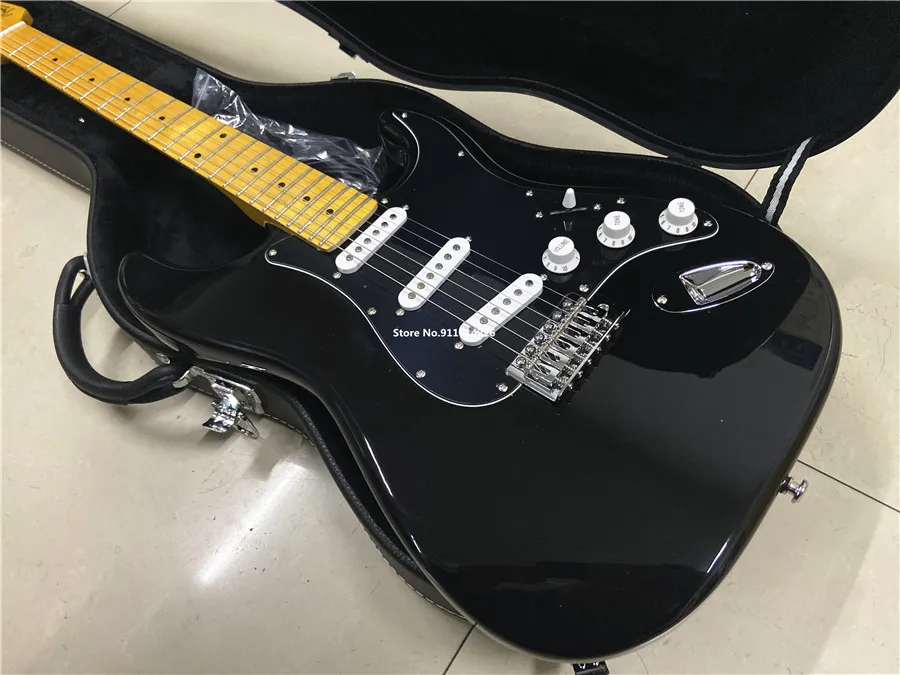 The high quality inherits the classic black electric guitar white pickup to repeat the guitar neck free shipping