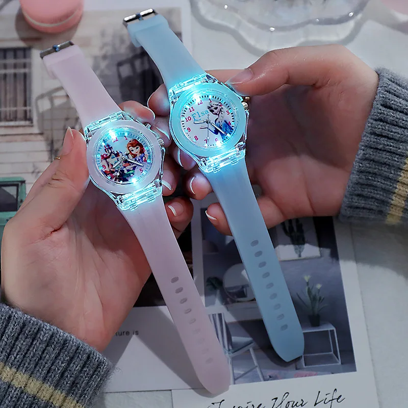 Jam Tangan Anak-anak Perempuan Disney Jam Tangan Anak-anak Jam Tangan Anak-anak Putri Frozen Aisha Sophia Bercahaya Lampu LED Siswa Warna-warni Jam Wanita