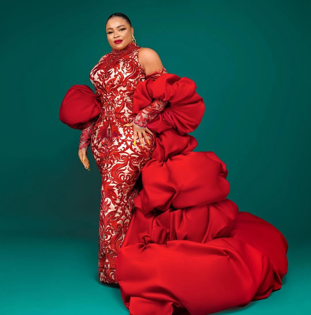 Unikalna konstrukcja Suknie wieczorowe Koronkowe aplikacje Z długim rękawem Party Wear Sukienka na studniówkę Suknia wizytowa z odpinanym trenem