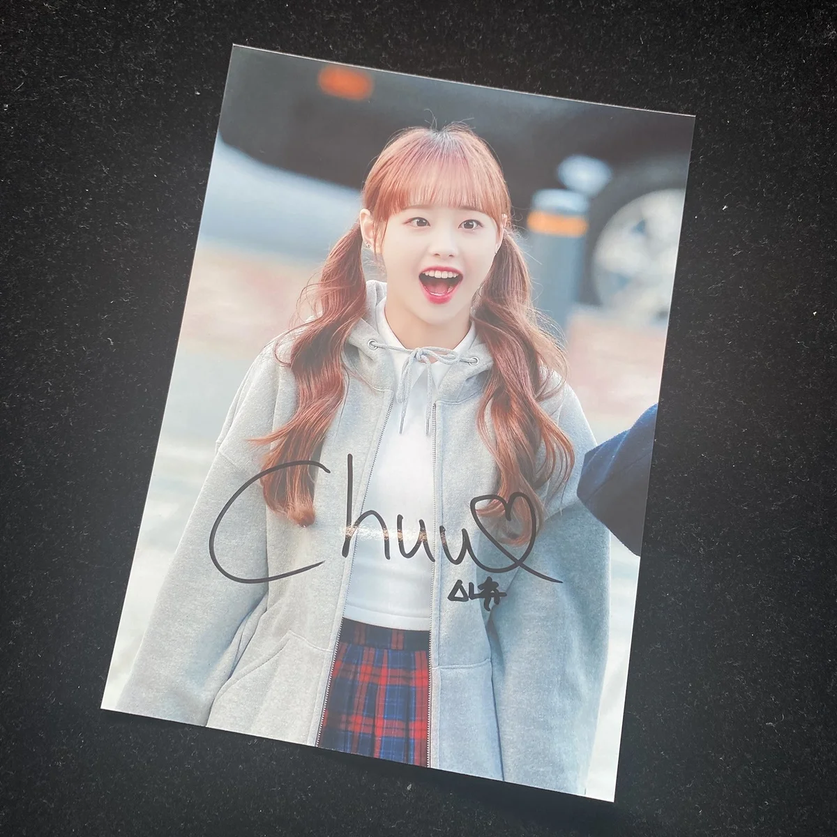 LOONA CHUU Autographed Signed Photo Pictures K-POP Collection 5*7 inches 122021B