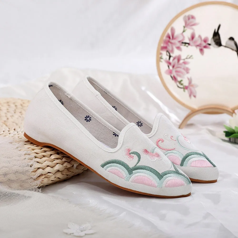 Veowalk Flower Embroidered Women Cotton Fabric Pointed Toe Flat Shoes Comfortable Slip On Flats Ladies Chinese Style Shoes