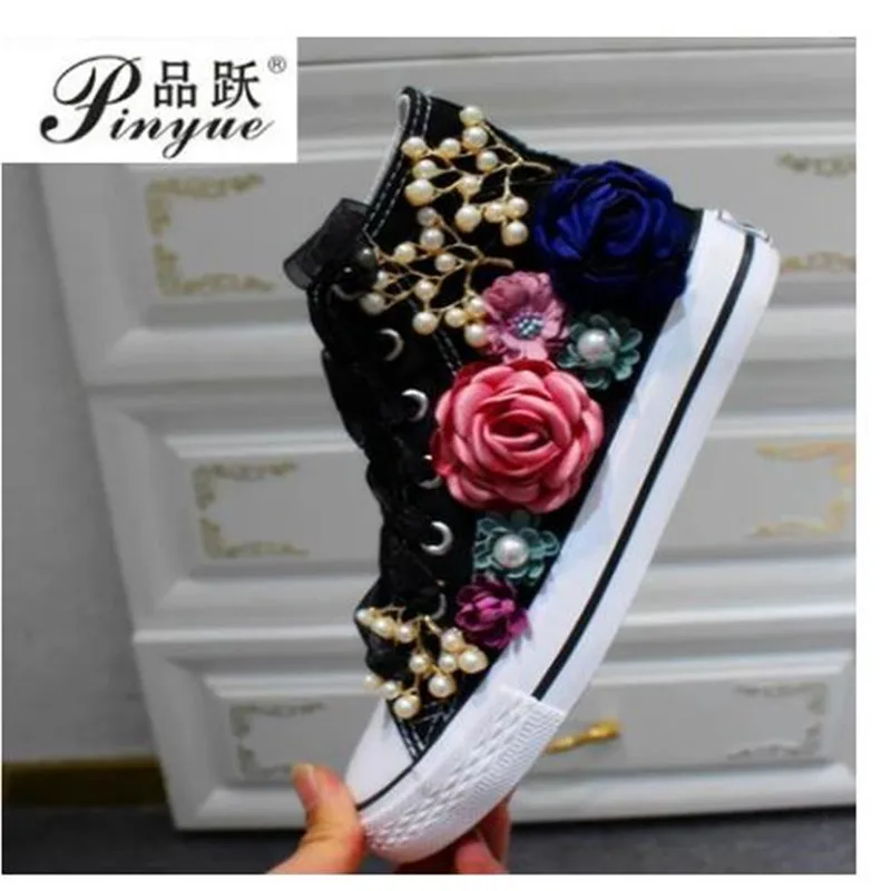 

Girls sweet flower shoes Spring Canvas Shoes White Female High Help Custom Rhinstone Sequins Flowers Flat Shoes