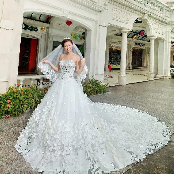 Personalizado 2025 apliques De lujo rebordear tren De la catedral vestidos De novia flores De cristal vestidos De novia bata De boda