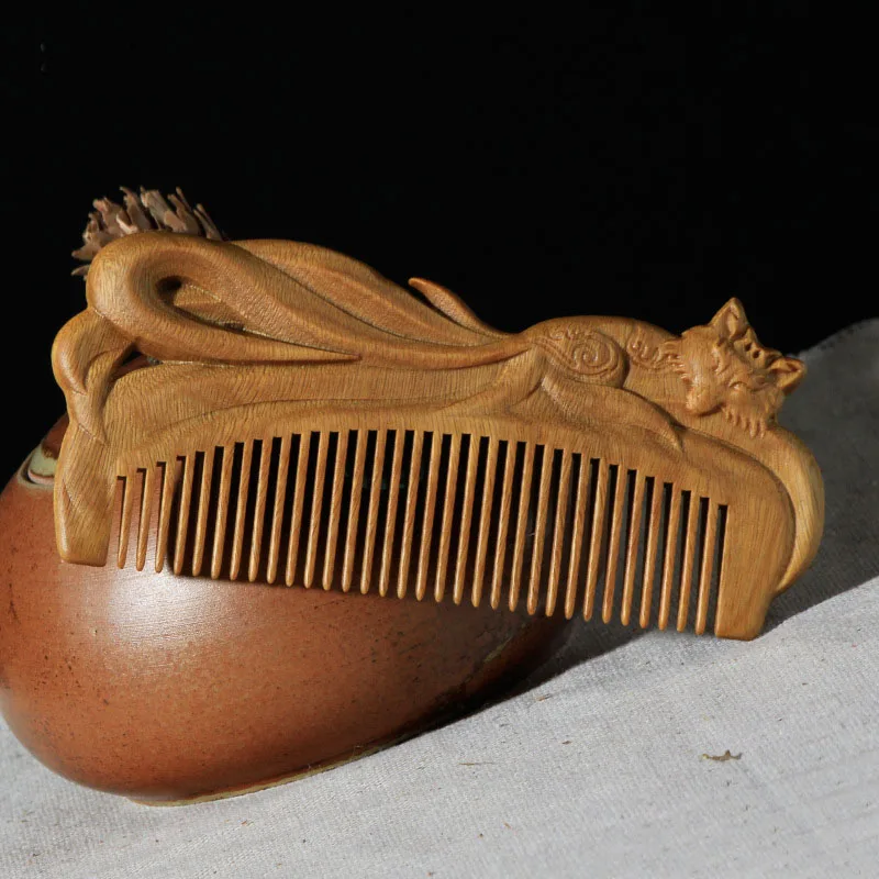 Peigne à cheveux artisanal en bois de santal sculpté à la main, style chinois rétro, brosse à cheveux de massage, outils de soins capillaires pour le voyage