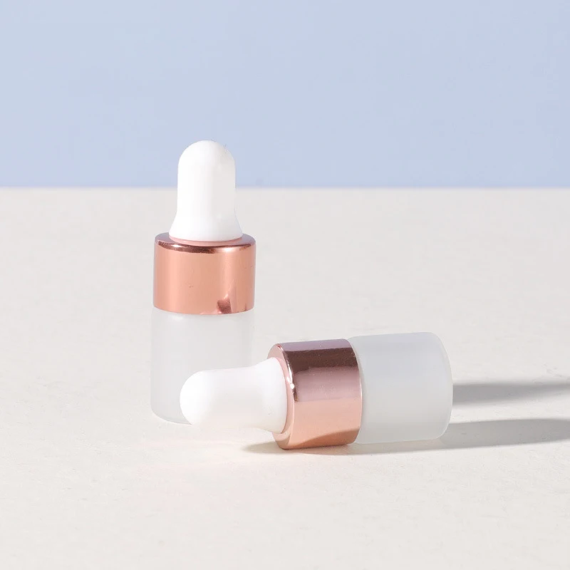 Bouteilles d'huile essentielle 50pcs bouteilles de parfum pots 5ml bouteilles compte-gouttes en verre dépoli pour l'industrie pharmaceutique bricolage soins de la peau