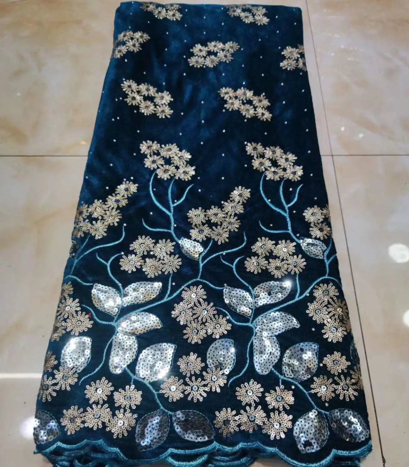 

Gorgeous Velvet Lace Fabric With Sequins Nigerian French Lace Fabrics 2020 High Quality African Sequined Lace For Wedding TS8587