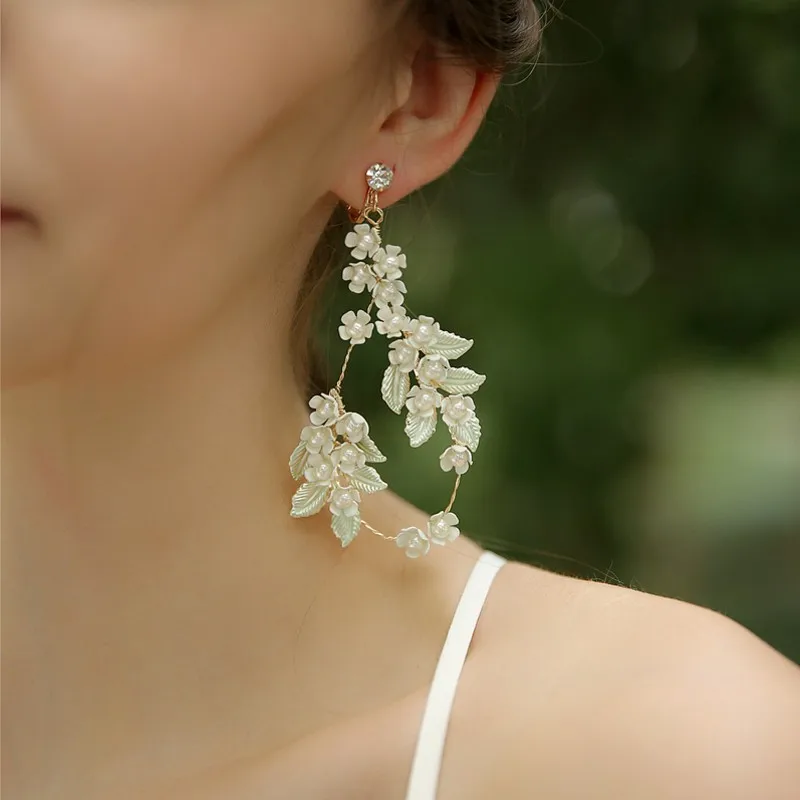 Pequeña Flor Blanca para mujer, corona de pelo nupcial, perlas de vid, joyería con cable a mano, Tiara para el cabello para boda y graduación, accesorios para la diadema