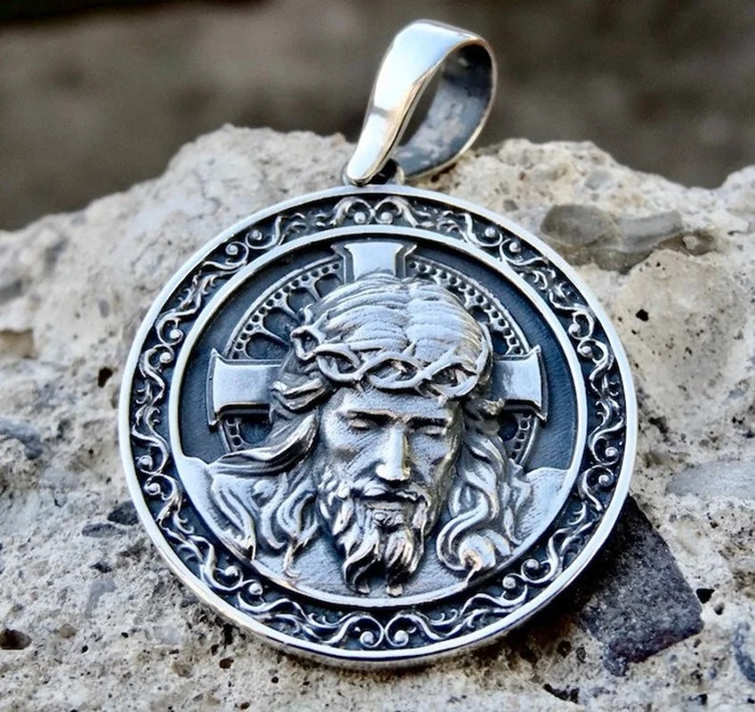 Couples Matching Gothic Accessories Men's Woman's Necklace Popular Retro Jesus Round Pattern Pendant Necklace Fashion Joyero