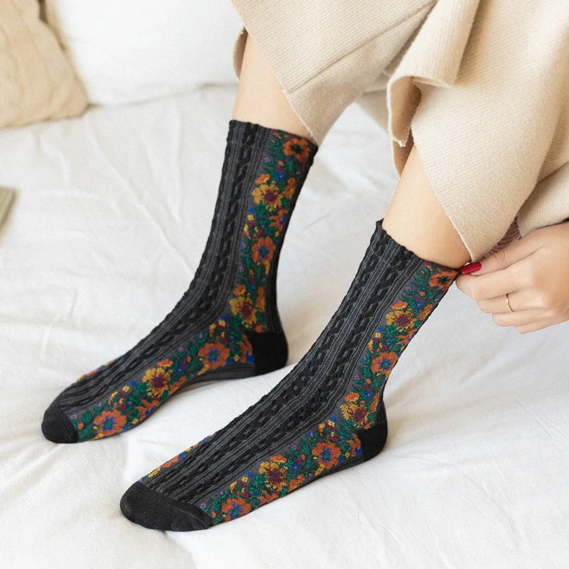 New Lady Retro Palace Ethnic Pattern in Tube Women's Socks, Medium and Long Ins Personality Cotton Socks Women