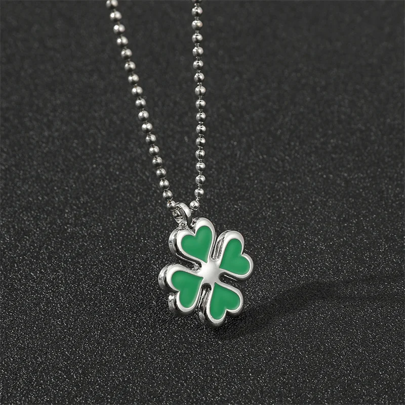 Anime Tokyo Avengers Four Leaf Clover Necklace Hinata Tachibana Fashion Pendant Chain Necklaces Women Girl Choker Jewelry Gift