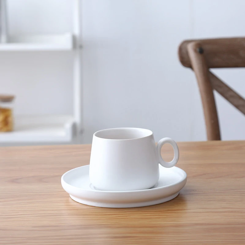 Tazze da caffè con vassoio accessori da cucina tè in porcellana piattini in ceramica opaca tazza tazze da caffè forniture per la casa Tasse À cafe