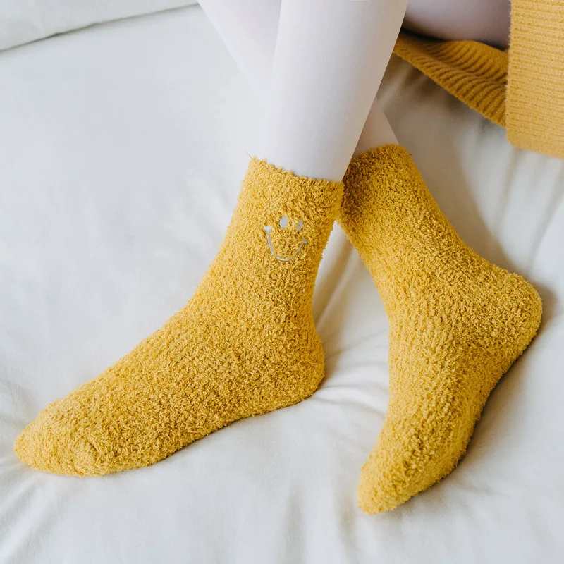 

Coral Fleece Socks Female Solid Color Winter New Japanese Mid-tube Thick Warm Floor Socks Cute Smiling Face Sleep Socks