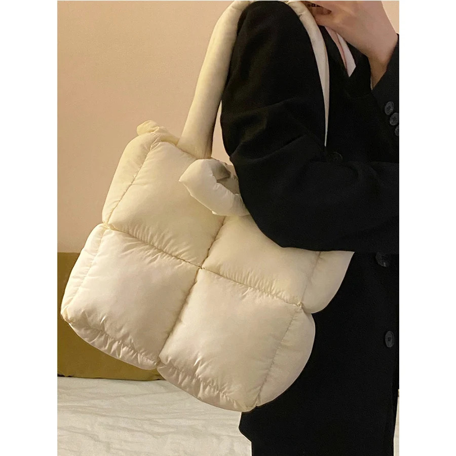 Winter New Fashion Large Women\'s Sponge Shoulder Bags Soft Pillow Ladies Bag Luxury Diamond Handbags Nylon Cloth Elegant Totes