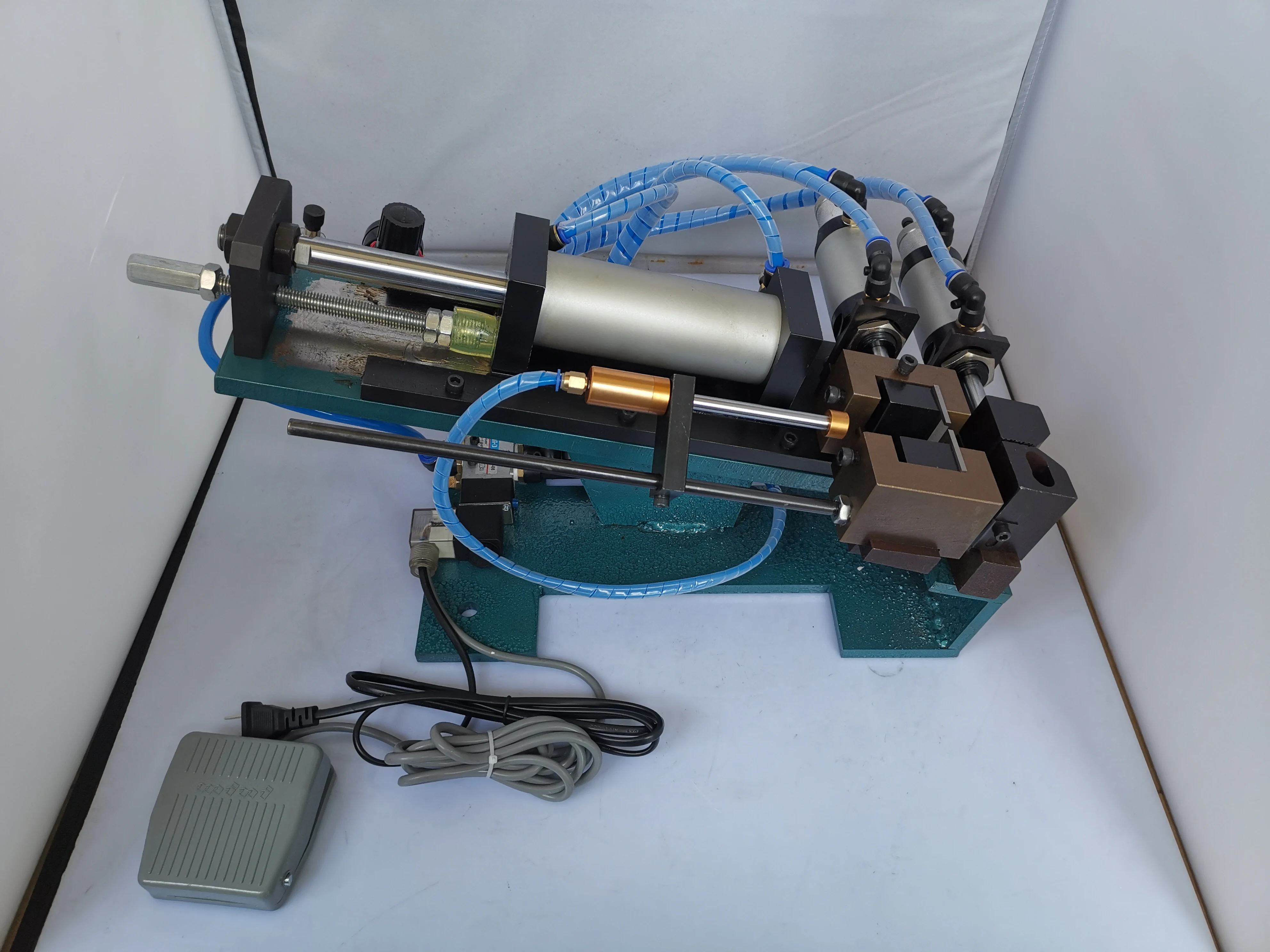 DZ-305 Pneumatic Horizontal Wire Stripping Machine and peeling Machine , Power Jacket Wire Stripping Machine