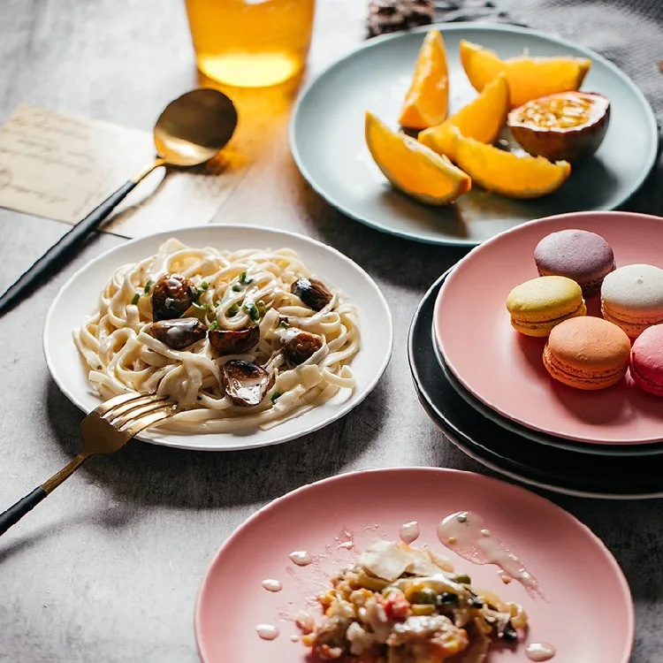 Schieten Fotografie Voedsel Servies Effen Kleur Keramische Platen Eenvoudige & Creativiteit Rundvlees Plaat Ronde Dessert Salade Gerechten