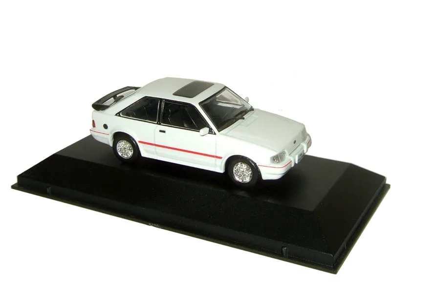 Wyczerpany 1/43 nowy specjalny odlew metalowy Model samochodu XR3 1990 kolekcja mebli na Displaytoys dla dzieci