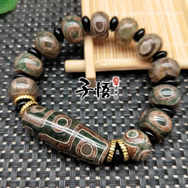 Factory direct supply of original Tibetan antique green three-eyed Dzi Beads bracelets Old agate black and white nine-eyed