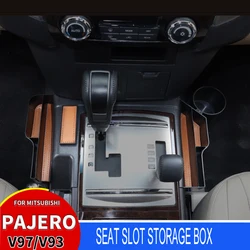 Caja de almacenamiento con ranura para asiento de Mitsubishi Pajero, soporte para taza de agua, organizador de Control Central, compartimento de almacenamiento