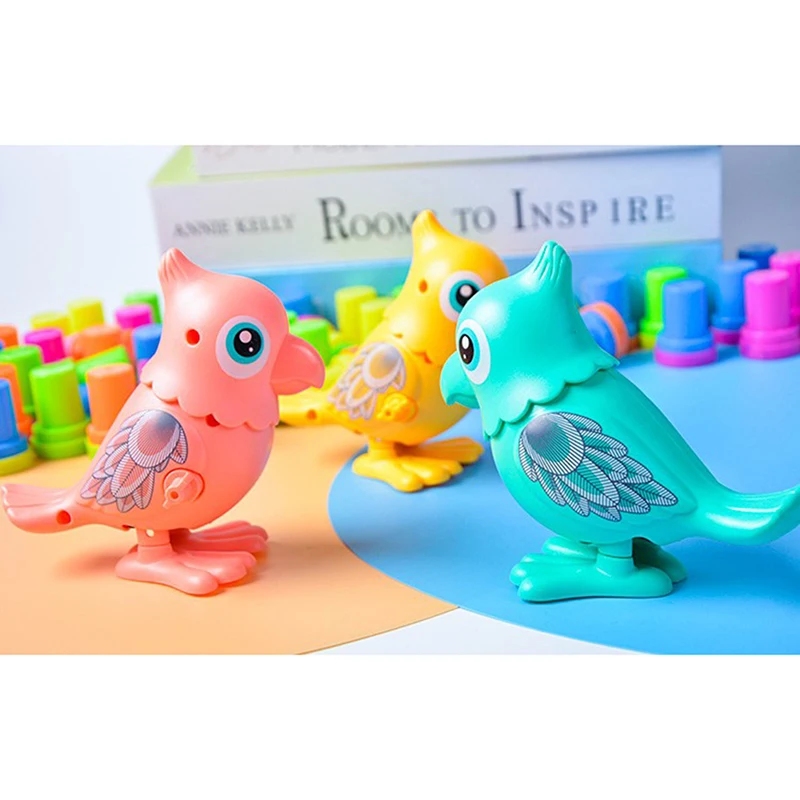 1 Pieces Random Color Children\'s Clockwork Toy Parrot Fun Gifts Cartoon Toys Squirrel/ Dinosaur Wind Up Toys