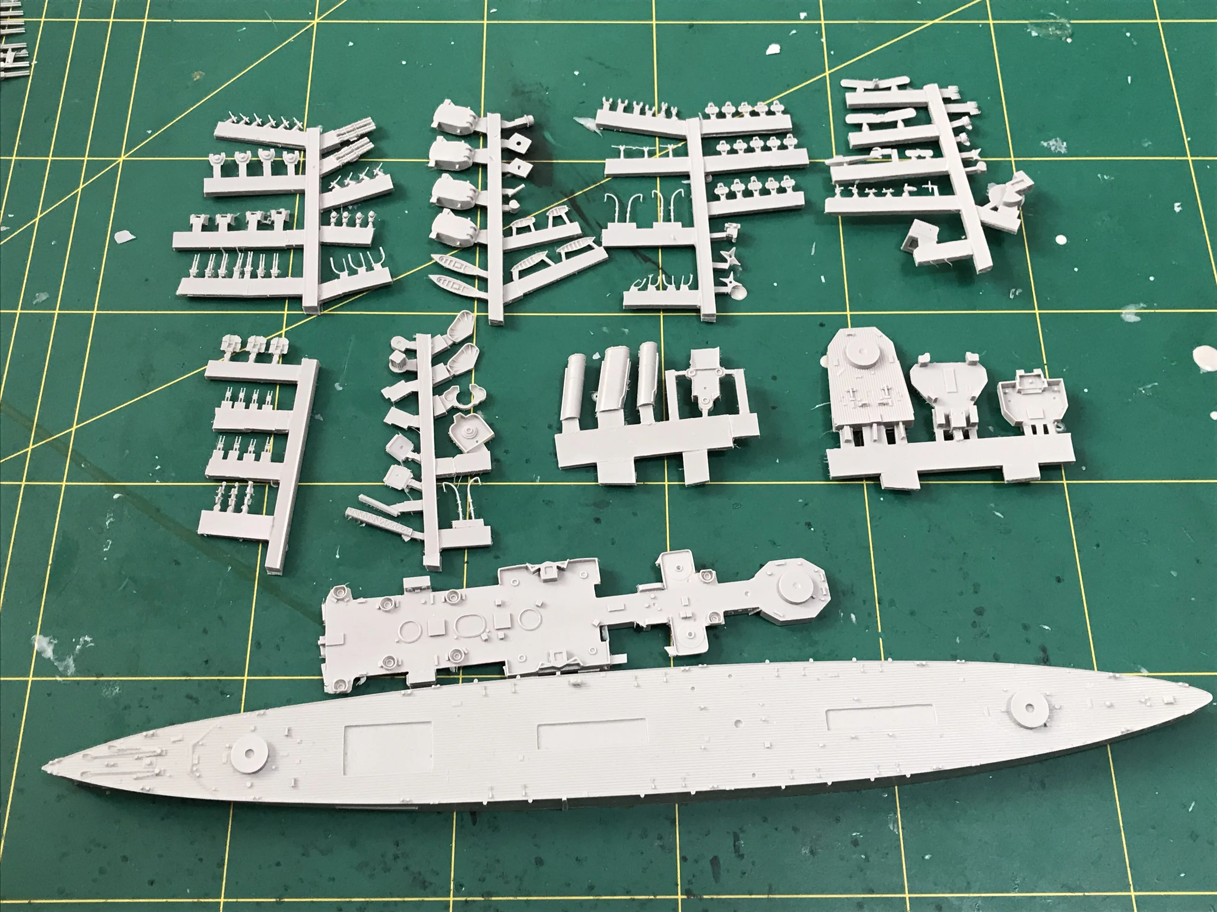 

resin 1 / 700 World War II British Navy heavy cruiser HMS SUSSEX for Senior player