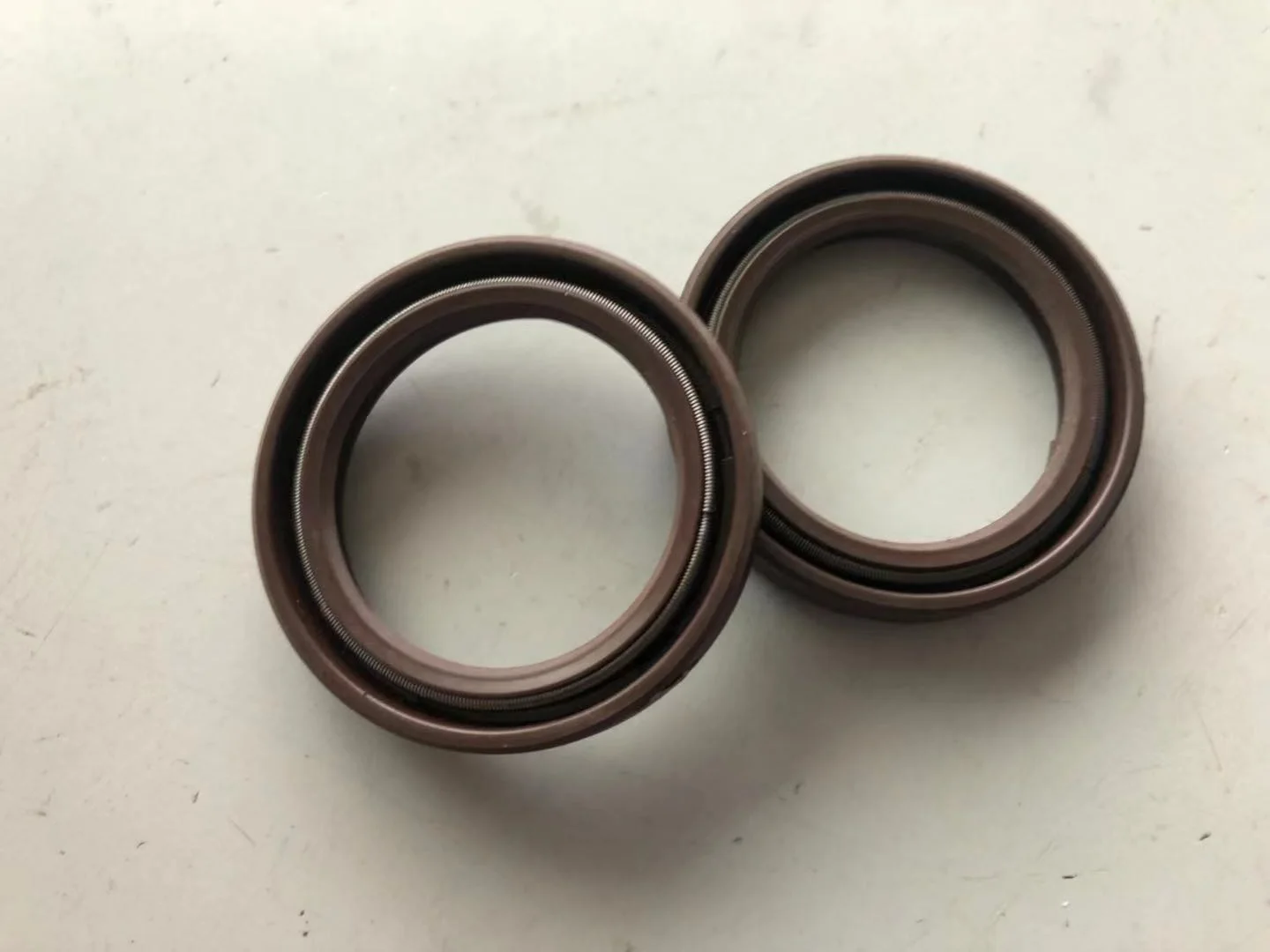 1pcs front Camshaft oil seal rubber seal for Chinese SAIC ROEWE 550 MG6 1.8T Engine Auto car motor parts LUC100290