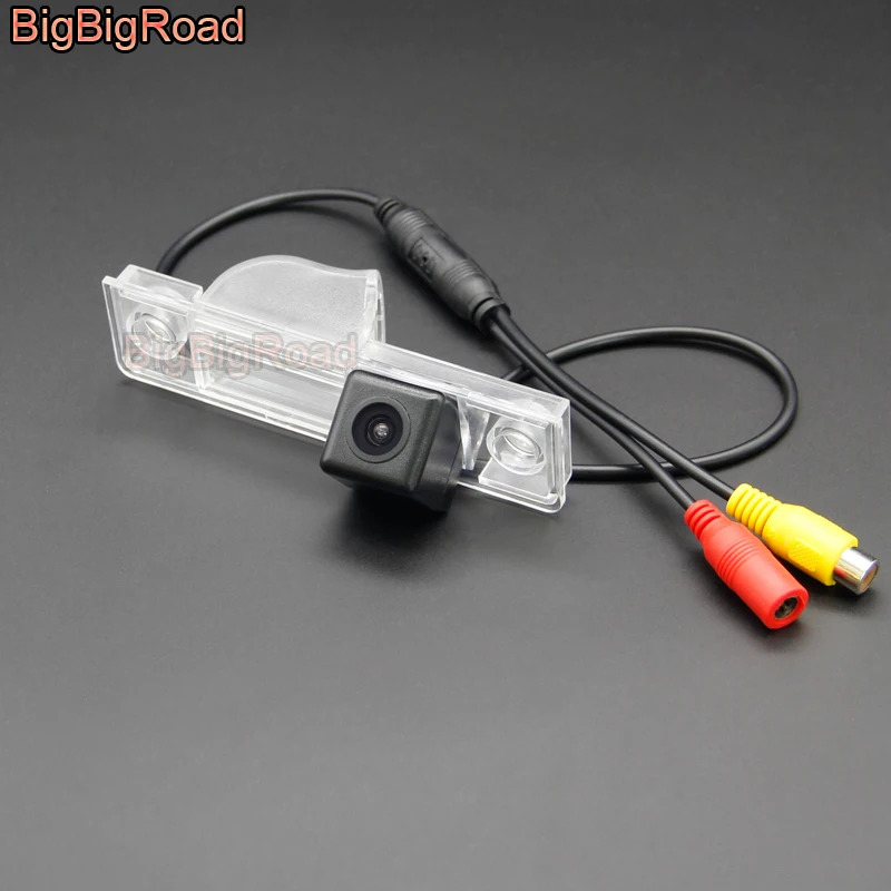 BigBigRoad Vehicle Wireless Rear View Camera HD Color Image For Roewe 350 2010 - 2016 / Morris Garages MG GT 350