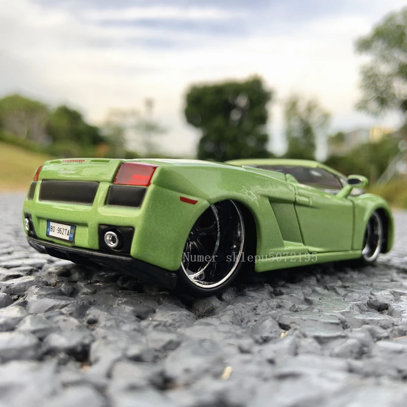 Bburago 1:32 Lamborghini Gallardo Simulation alloy car model plexiglass dustproof display base packaging series Collect gift toy