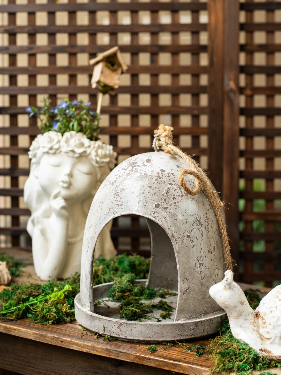 

Vintage Finish Plaster Garden Decor Plant Holder and Display