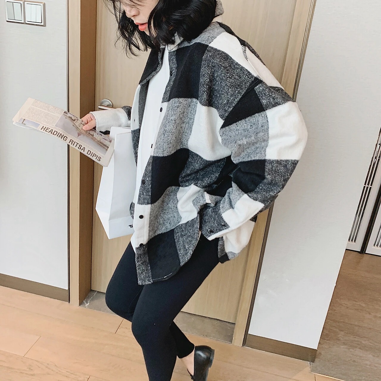 Women's Oversize Plaid Woolen Shirt Blouse Top Outwear Long Sleeve Korean Femme Vintage Cardigan Spring Autumn Loose Black White