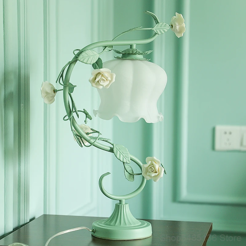 European Green Vintage Rose Table Lamp for Bedroom Metal Flower Lamp Living Room Table Light Art Deco Girl Bedside Light Fixture