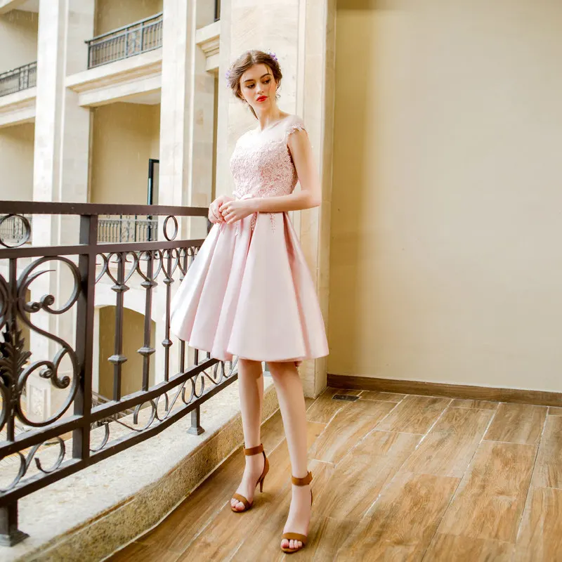 Vestido de noche de encaje rosa para mujer, Vestido corto de dama de honor, ilusión, cuello redondo, fajas de lazo, fiesta de banquete, 2020